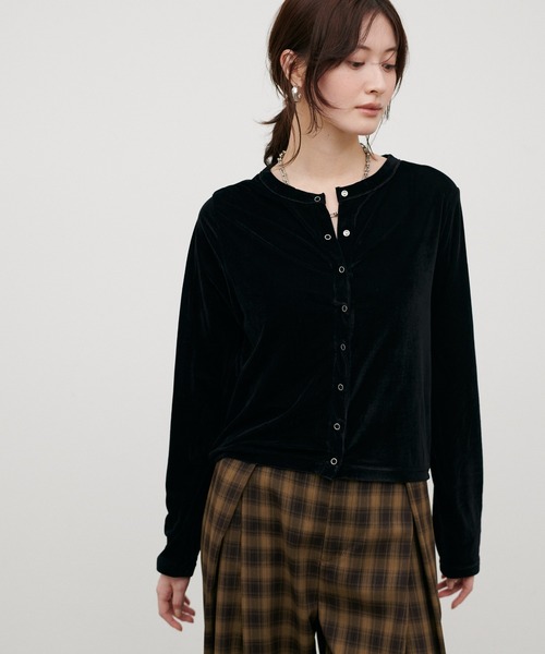 LARUTA(ラルータ)の「【LARUTA】ベロアショートカーディガン(カーディガン/ボレロ・レディース・ベージュ/ブラック/モカ/ボルドー・FREE)」の2枚目の写真