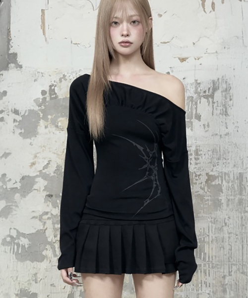 ETRE AU SOMMET(エトレオソメ)の「Glam Drape Shirring Long Sleeve (Black)(Tシャツ/カットソー・レディース・ブラック・FREE)」の1枚目の写真