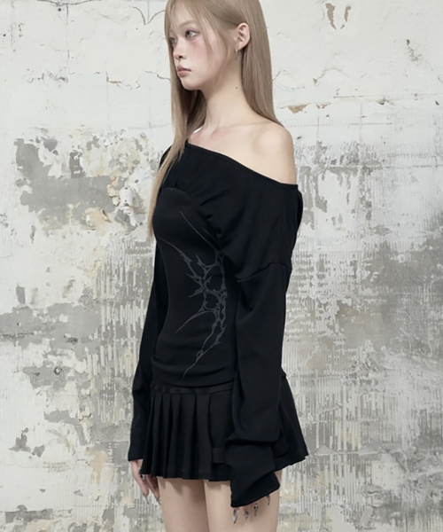 ETRE AU SOMMET(エトレオソメ)の「Glam Drape Shirring Long Sleeve (Black)(Tシャツ/カットソー・レディース・ブラック・FREE)」の3枚目の写真
