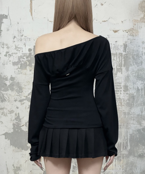 ETRE AU SOMMET(エトレオソメ)の「Glam Drape Shirring Long Sleeve (Black)(Tシャツ/カットソー・レディース・ブラック・FREE)」の2枚目の写真