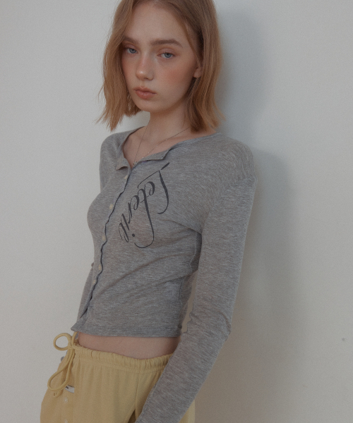 LETERIE(レテリー)の「LETTERING BUTTON CARDIGAN_GREY(Tシャツ/カットソー・レディース・グレー・FREE)」の4枚目の写真