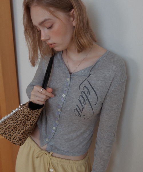 LETERIE(レテリー)の「LETTERING BUTTON CARDIGAN_GREY(Tシャツ/カットソー・レディース・グレー・FREE)」の3枚目の写真
