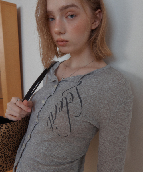 LETERIE(レテリー)の「LETTERING BUTTON CARDIGAN_GREY(Tシャツ/カットソー・レディース・グレー・FREE)」の2枚目の写真