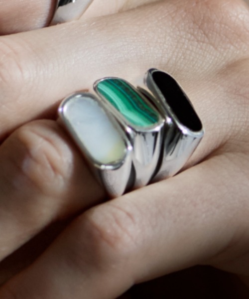 quip queint(クイップクエイント)の「【quip queint】palette ring/パレット リング(リング・レディース・グリーン/ブルー/シルバー×オニキス/ホワイト・#11/#9/#15/#13)」の8枚目の写真
