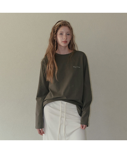 TWEE(トゥウィー)の「FOETO レタリング オーバーサイズ 長袖 Tシャツ(Tシャツ/カットソー・レディース・ブラック/ダークブラウン/ピンク/アイボリー・FREE)」の3枚目の写真
