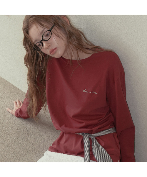 TWEE(トゥウィー)の「FOETO レタリング オーバーサイズ 長袖 Tシャツ(Tシャツ/カットソー・レディース・ブラック/ダークブラウン/ピンク/アイボリー・FREE)」の4枚目の写真