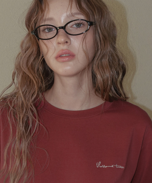 TWEE(トゥウィー)の「FOETO レタリング オーバーサイズ 長袖 Tシャツ(Tシャツ/カットソー・レディース・ブラック/ダークブラウン/ピンク/アイボリー・FREE)」の6枚目の写真