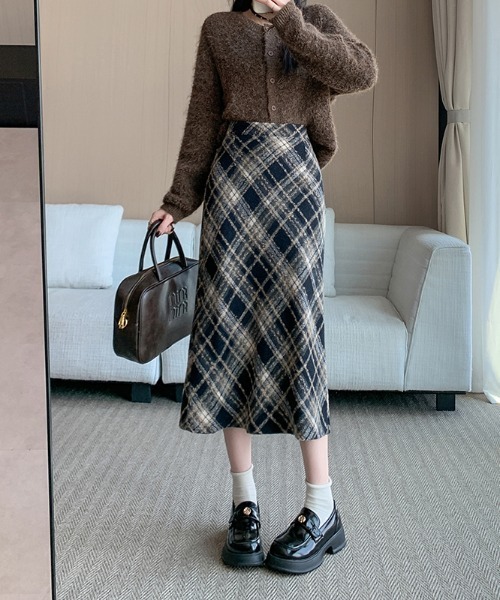 AMAJI（アマジ）の「チェック柄 ウール混 スリット Aラインスカート（スカート・レディース・ブラック/レッド・SMALL/MEDIUM/LARGE/X-LARGE）」の2枚目の写真