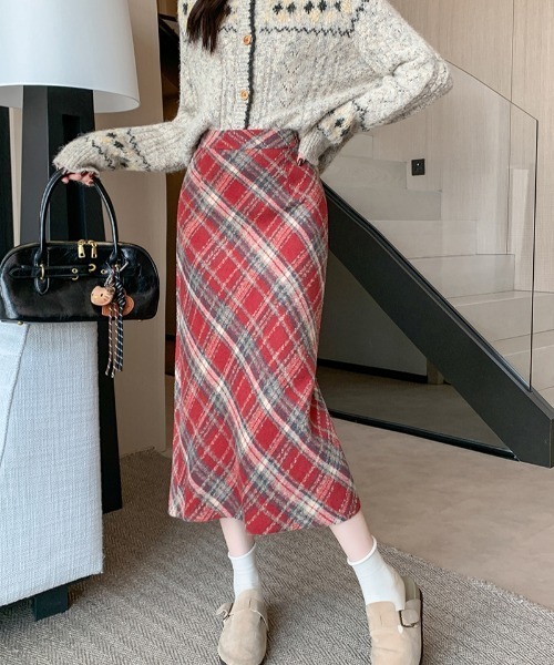 AMAJI（アマジ）の「チェック柄 ウール混 スリット Aラインスカート（スカート・レディース・ブラック/レッド・SMALL/MEDIUM/LARGE/X-LARGE）」の5枚目の写真