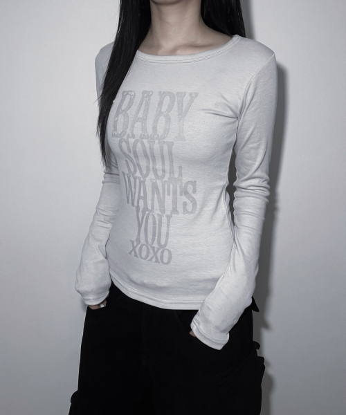 IZROOM（イズルーム）の「ソウル スリムフィット長袖トップス (LIGHT GRAY)（Tシャツ/カットソー・レディース・その他・FREE）」の4枚目の写真