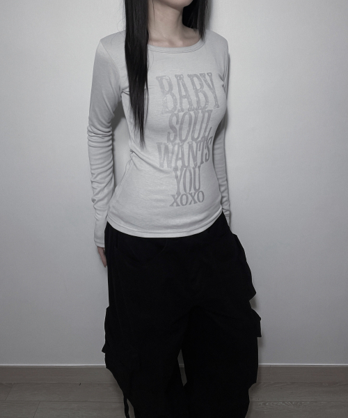 IZROOM（イズルーム）の「ソウル スリムフィット長袖トップス (LIGHT GRAY)（Tシャツ/カットソー・レディース・その他・FREE）」の8枚目の写真