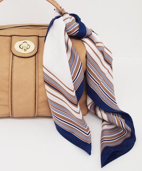 MK MICHEL KLEIN（エムケーミッシェルクラン）の「スクエアPTスカーフ（バンダナ/スカーフ・レディース・ブルー/グリーン・38）」の9枚目の写真