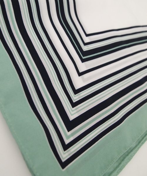 MK MICHEL KLEIN（エムケーミッシェルクラン）の「スクエアPTスカーフ（バンダナ/スカーフ・レディース・ブルー/グリーン・38）」の3枚目の写真