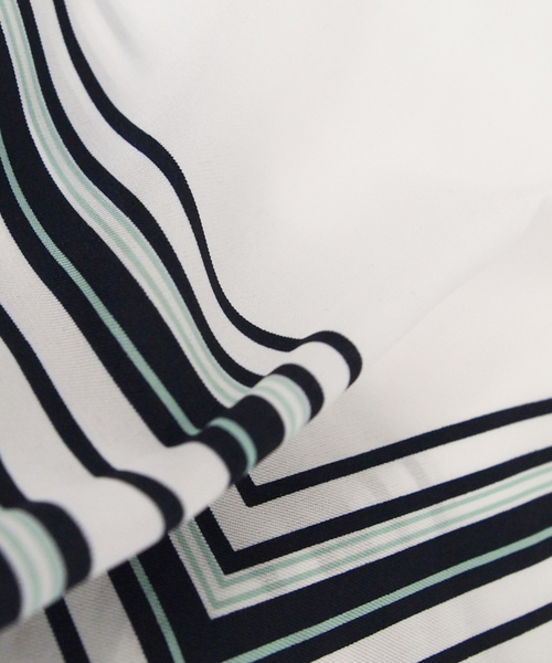 MK MICHEL KLEIN（エムケーミッシェルクラン）の「スクエアPTスカーフ（バンダナ/スカーフ・レディース・ブルー/グリーン・38）」の4枚目の写真