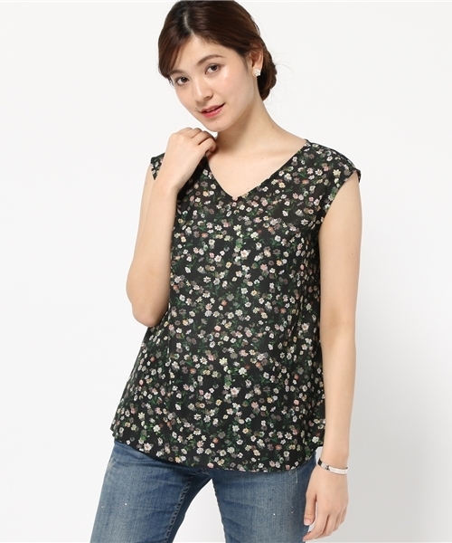 Khaju（カージュ）の「Khaju: フラワーVネックフレアブラウス（シャツ/ブラウス・レディース・ブラック/ライトブルー・ONE SIZE）」の13枚目の写真