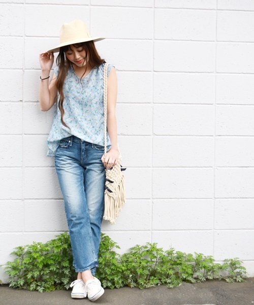 Khaju（カージュ）の「Khaju: フラワーVネックフレアブラウス（シャツ/ブラウス・レディース・ブラック/ライトブルー・ONE SIZE）」の14枚目の写真