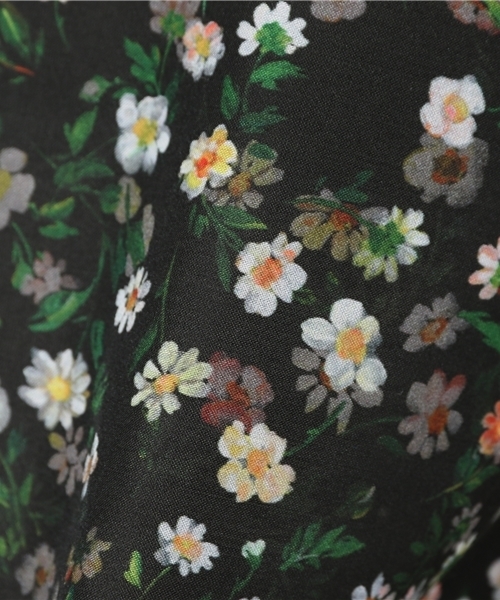 Khaju（カージュ）の「Khaju: フラワーVネックフレアブラウス（シャツ/ブラウス・レディース・ブラック/ライトブルー・ONE SIZE）」の10枚目の写真