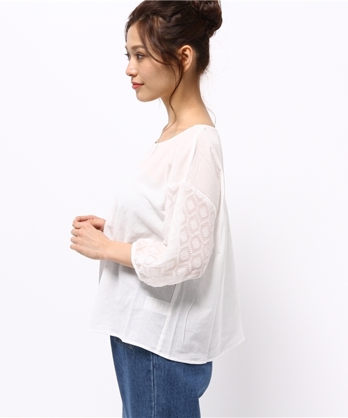 LBC（エルビーシー）の「ジャガード袖2wayブラウス（シャツ/ブラウス・レディース・オフホワイト/グリーン・MEDIUM/LARGE）」の4枚目の写真