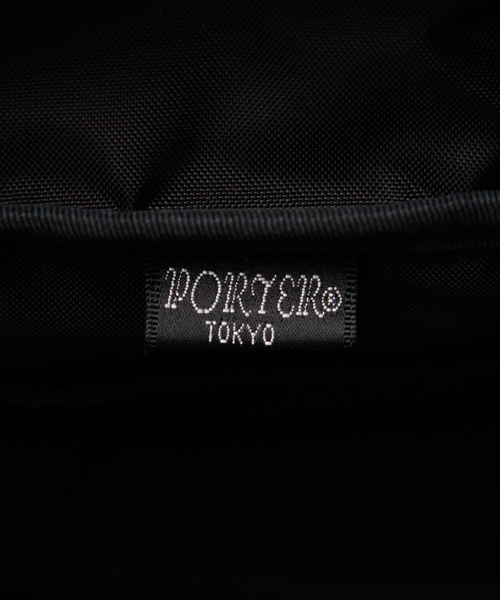 PORTER（ポーター）の「PORTER SHINE WAIST BAG <B印 YOSHIDA SELECT>（ボディバッグ/ウエストポーチ・メンズ・ブラック・ONE SIZE）」の14枚目の写真