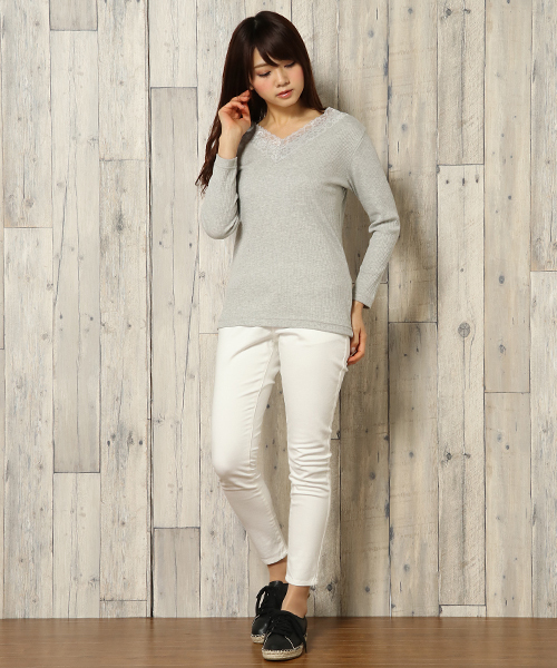 ikka(イッカ)の「レースVネックリブTee(Tシャツ/カットソー・レディース・ネイビー/グレー/オフホワイト/ピンク・SMALL/LARGE/MEDIUM)」の12枚目の写真