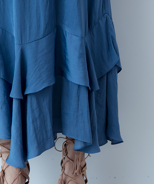 Kalen  BANNER BARRETT（カレンバナーバレット）の「SOFT SATIN RUFFLE SKIRT（スカート・レディース・ピンク/ブラック/ブルー・38）」の8枚目の写真