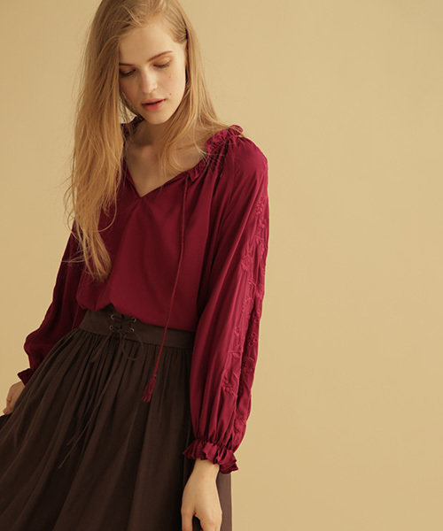 JILL STUART（ジルスチュアート）の「フラワーエンブロイダリーブラウス（シャツ/ブラウス・レディース・パープル/ブラック/イエロー・MEDIUM/SMALL）」の3枚目の写真