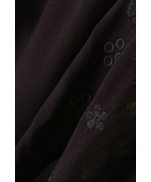 JILL STUART（ジルスチュアート）の「フラワーエンブロイダリーブラウス（シャツ/ブラウス・レディース・パープル/ブラック/イエロー・MEDIUM/SMALL）」の7枚目の写真