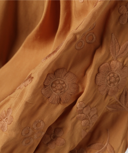 JILL STUART（ジルスチュアート）の「フラワーエンブロイダリーブラウス（シャツ/ブラウス・レディース・パープル/ブラック/イエロー・MEDIUM/SMALL）」の8枚目の写真