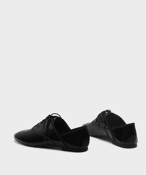 CHARLES & KEITH(チャールズ & キース)の「レースアップオックスフォード / LACED UP OXFORDS(ローファー・レディース・ブラック/シルバー・23cm/24.5cm/23.5cm/25cm)」の4枚目の写真