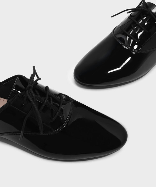CHARLES & KEITH(チャールズ & キース)の「レースアップオックスフォード / LACED UP OXFORDS(ローファー・レディース・ブラック/シルバー・23cm/24.5cm/23.5cm/25cm)」の5枚目の写真