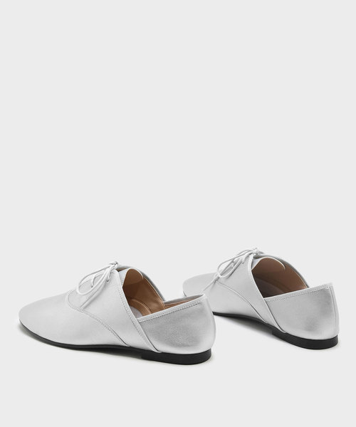 CHARLES & KEITH(チャールズ & キース)の「レースアップオックスフォード / LACED UP OXFORDS(ローファー・レディース・ブラック/シルバー・23cm/24.5cm/23.5cm/25cm)」の10枚目の写真