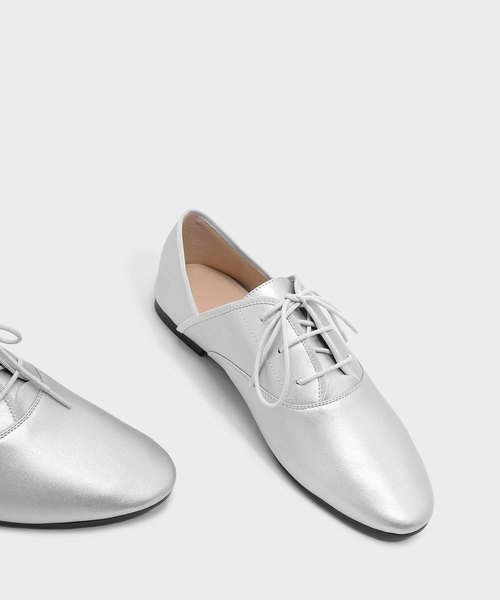 CHARLES & KEITH(チャールズ & キース)の「レースアップオックスフォード / LACED UP OXFORDS(ローファー・レディース・ブラック/シルバー・23cm/24.5cm/23.5cm/25cm)」の11枚目の写真