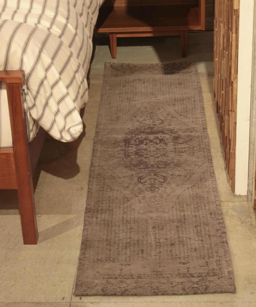 ACME FURNITURE（アクメファニチャー）の「VINE YARD RUG 45x180 バインヤードラグ（ラグ/マット・レディース・ブラウン/チャコールグレー/アイボリー・FREE）」の2枚目の写真