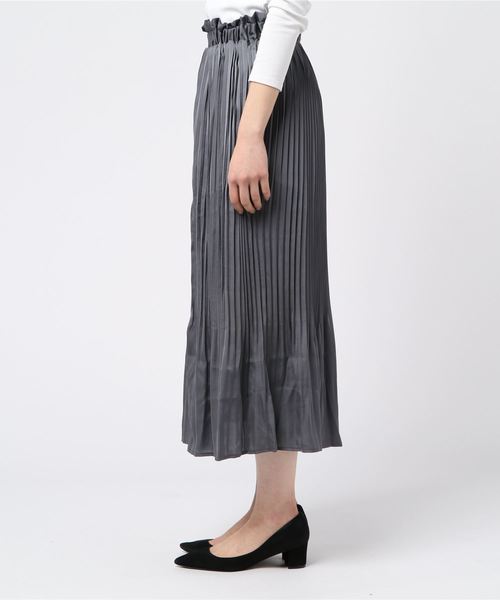 flower（フラワー）の「メタリックプリーツスカート（スカート・レディース・ベージュ/グレー・FREE）」の4枚目の写真