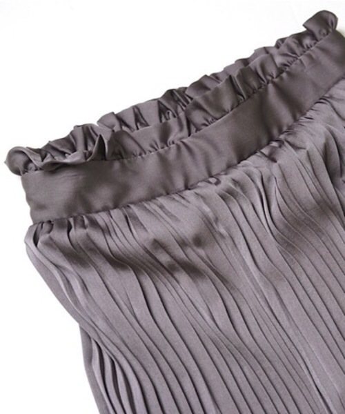 flower（フラワー）の「メタリックプリーツスカート（スカート・レディース・ベージュ/グレー・FREE）」の6枚目の写真