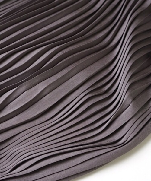 flower（フラワー）の「メタリックプリーツスカート（スカート・レディース・ベージュ/グレー・FREE）」の18枚目の写真