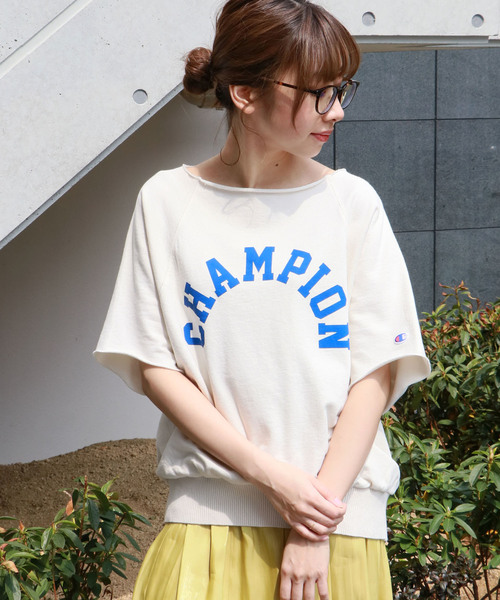 Champion（チャンピオン）の「【Champion】ロゴビッグクルーネックスウェット（スウェット・レディース・ホワイト/グレー/グリーン/ネイビー・M）」の2枚目の写真