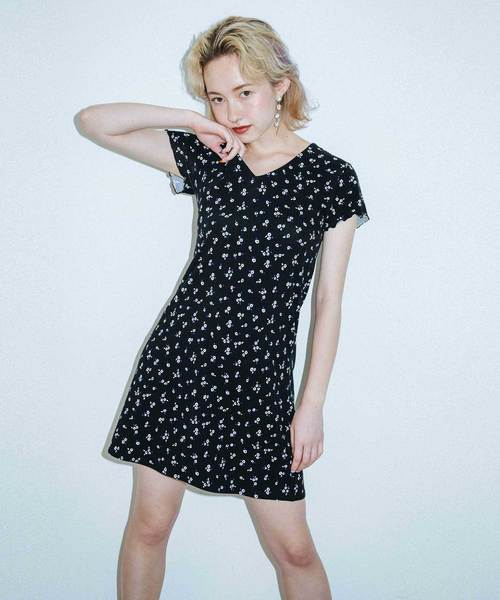 X-girl（エックスガール）の「FLORAL DRESS（ワンピース・レディース・ブラック/ライトパープル/オリーブ・1/2）」の2枚目の写真