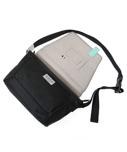 MILESTO(ミレスト)の「【MILESTO/ミレスト】NAUGHTIAM 別注 Hutte メッセンジャーバッグ S(ショルダーバッグ・レディース・ブラック/ネイビー/ブラック系その他/グレイッシュベージュ・FREE)」の18枚目の写真