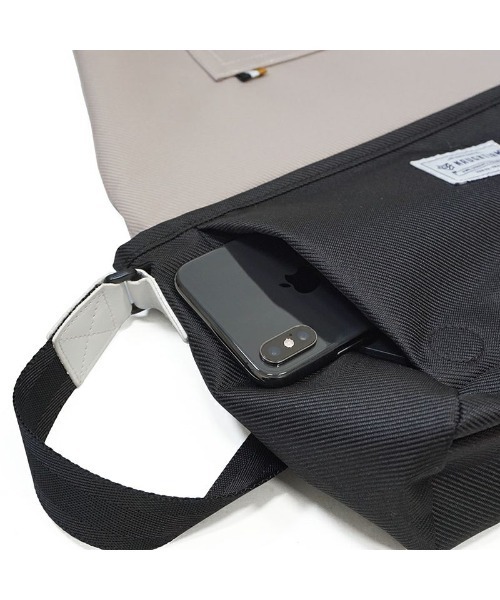 MILESTO(ミレスト)の「【MILESTO/ミレスト】NAUGHTIAM 別注 Hutte メッセンジャーバッグ S(ショルダーバッグ・レディース・ブラック/ネイビー/ブラック系その他/グレイッシュベージュ・FREE)」の20枚目の写真