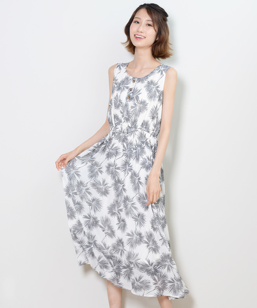 shopnikoniko(ショップニコニコ)の「ヤシ柄ヘンリーノースリワンピース(ワンピース・レディース・ブラック/ベージュ/オフホワイト・フリー)」の2枚目の写真