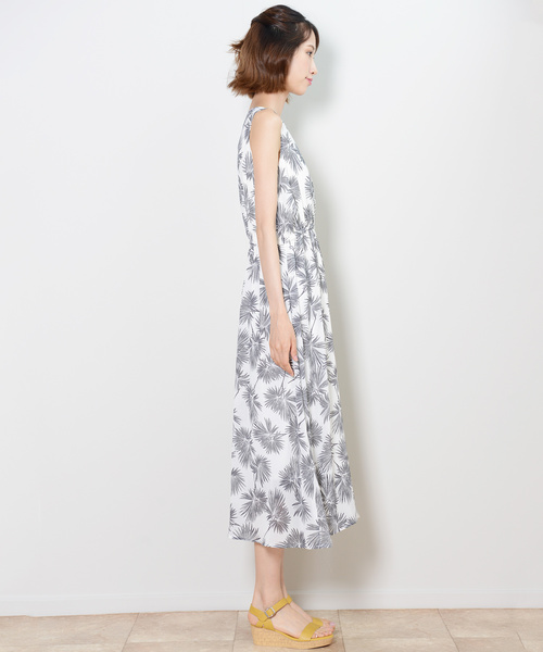 shopnikoniko(ショップニコニコ)の「ヤシ柄ヘンリーノースリワンピース(ワンピース・レディース・ブラック/ベージュ/オフホワイト・フリー)」の8枚目の写真