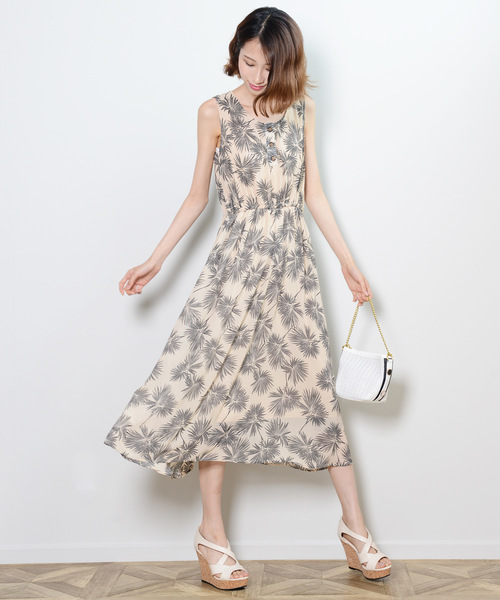 shopnikoniko(ショップニコニコ)の「ヤシ柄ヘンリーノースリワンピース(ワンピース・レディース・ブラック/ベージュ/オフホワイト・フリー)」の16枚目の写真