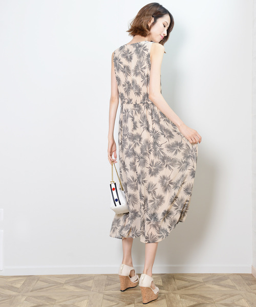 shopnikoniko(ショップニコニコ)の「ヤシ柄ヘンリーノースリワンピース(ワンピース・レディース・ブラック/ベージュ/オフホワイト・フリー)」の18枚目の写真
