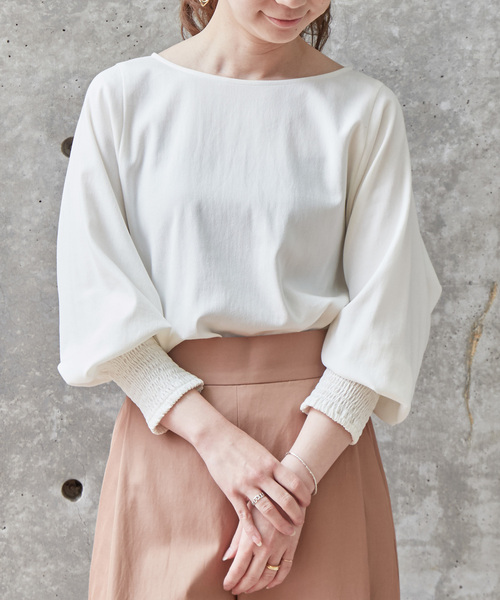 Liesse(リエス)の「袖シャーリングブラウス(シャツ/ブラウス・レディース・オフホワイト/チャコールグレー/パープル/キナリ・FREE)」の2枚目の写真