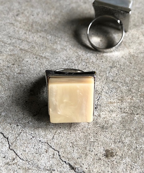 KHAKI(カーキ)の「KHAKI:ストーンライクリング(リング・レディース・ホワイト/ネイビー/ワインレッド/ピンク/モカ/グレー/グリーン・FREE)」の1枚目の写真