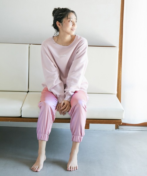 VIS(ビス)の「【ViSage】グロッシーサテンジョグパンツ(ルームウェア/パジャマ・レディース・ベージュ/ブルー系その他4/ピンク系その他2・FREE)」の4枚目の写真