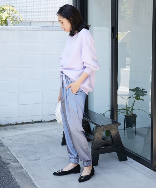 VIS(ビス)の「【ViSage】グロッシーサテンジョグパンツ(ルームウェア/パジャマ・レディース・ベージュ/ブルー系その他4/ピンク系その他2・FREE)」の12枚目の写真