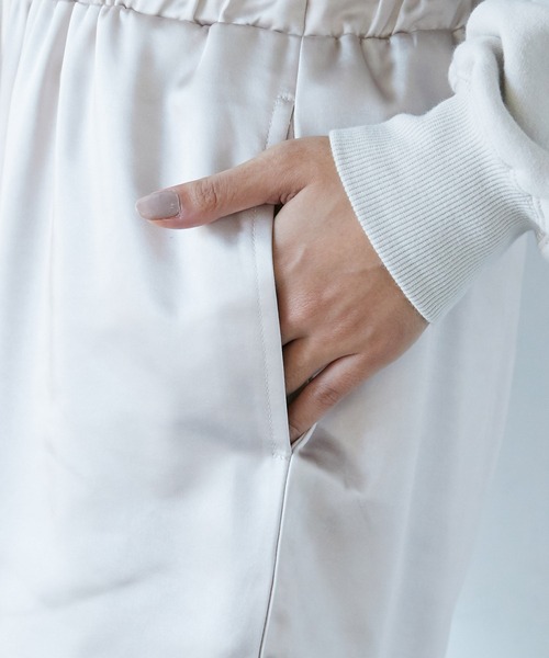 VIS(ビス)の「【ViSage】グロッシーサテンジョグパンツ(ルームウェア/パジャマ・レディース・ベージュ/ブルー系その他4/ピンク系その他2・FREE)」の16枚目の写真