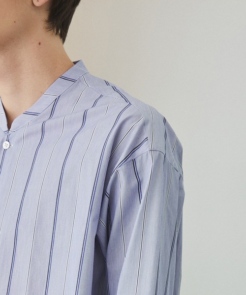 UNITED TOKYO（ユナイテッドトウキョウ）の「ストライプVネックリラックスシャツ（シャツ/ブラウス・メンズ・サックスブルー/ブラック/ベージュ・1/2/3）」の9枚目の写真